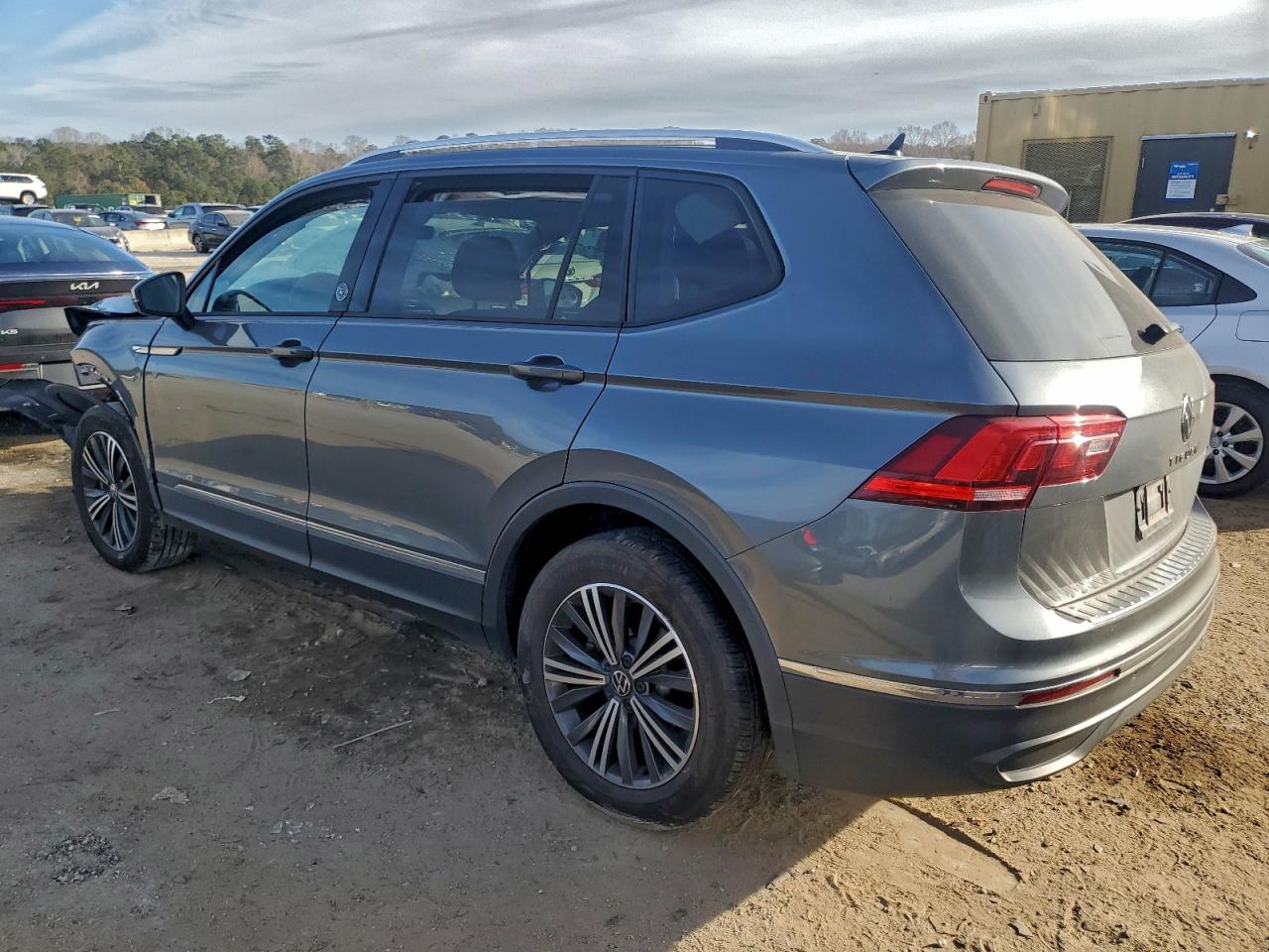 2024 VOLKSWAGEN TIGUAN WOLFSBURG photo 2