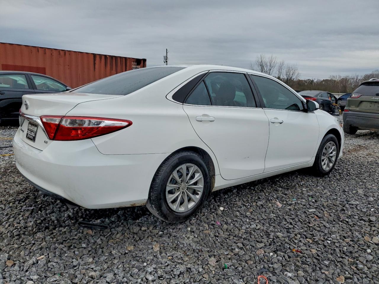2016 TOYOTA CAMRY LE photo 3