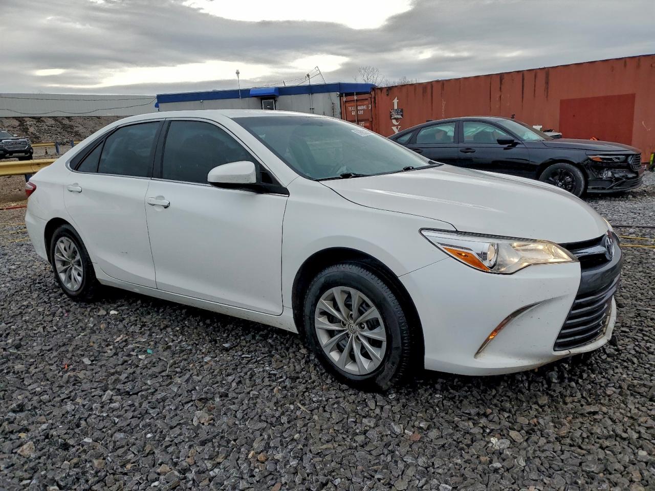 2016 TOYOTA CAMRY LE photo 4