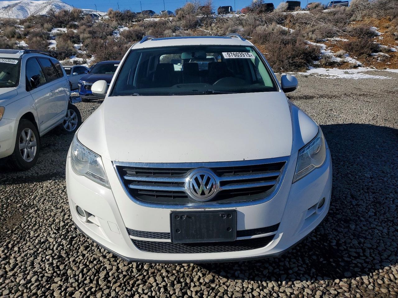 2011 VOLKSWAGEN TIGUAN S photo 5