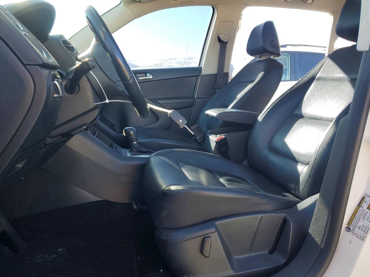 2011 VOLKSWAGEN TIGUAN S photo 7