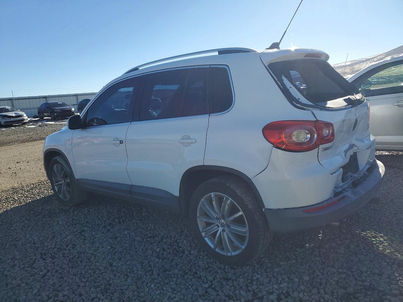 2011 VOLKSWAGEN TIGUAN S photo 2
