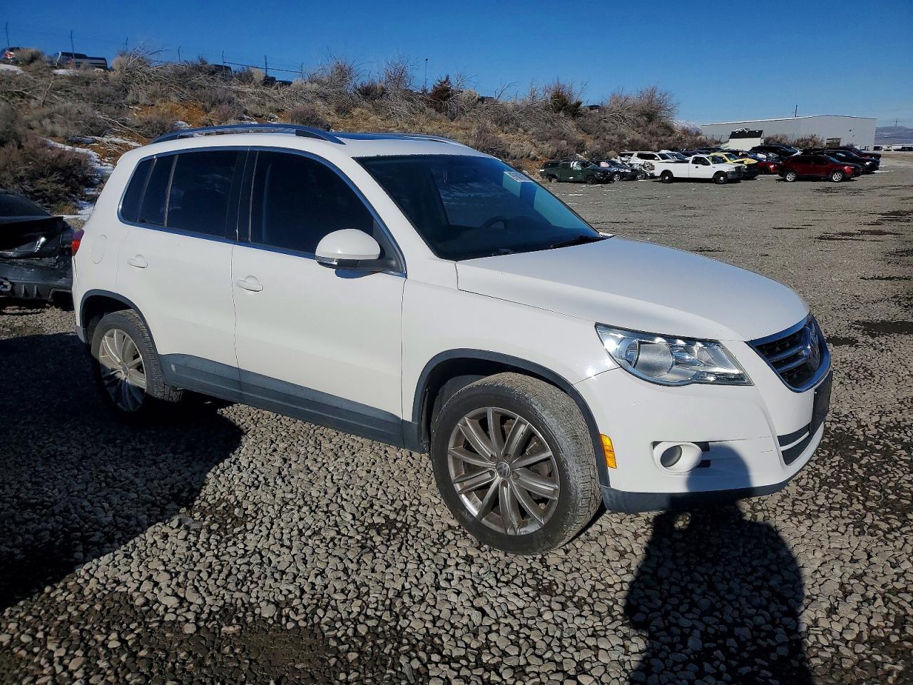 2011 VOLKSWAGEN TIGUAN S photo 4