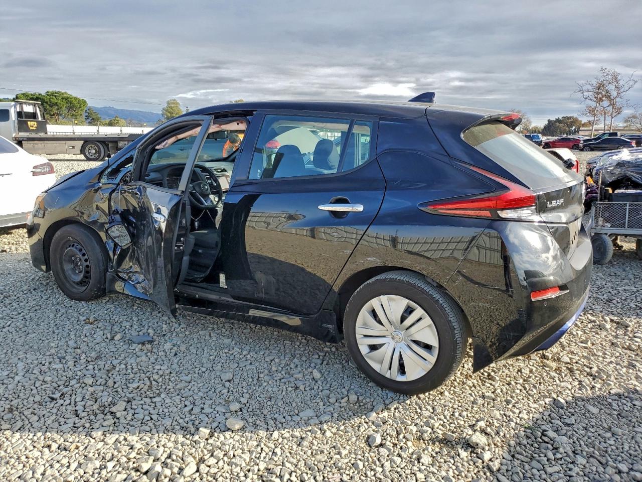 2022 NISSAN LEAF S photo 2