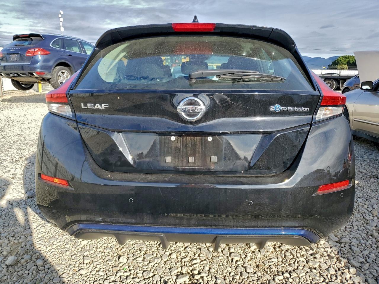 2022 NISSAN LEAF S photo 6