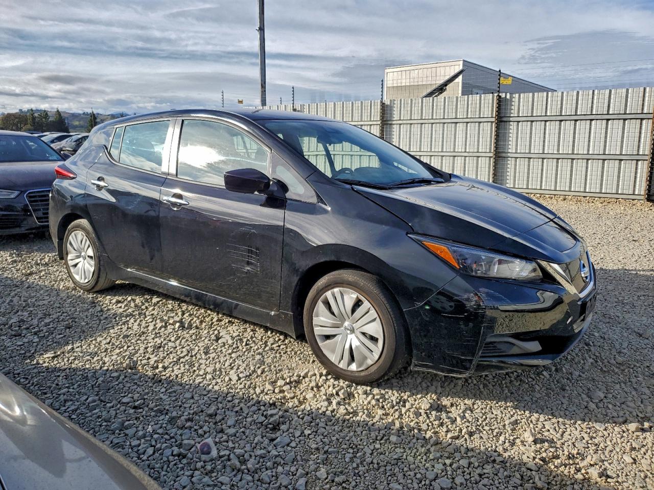2022 NISSAN LEAF S photo 4