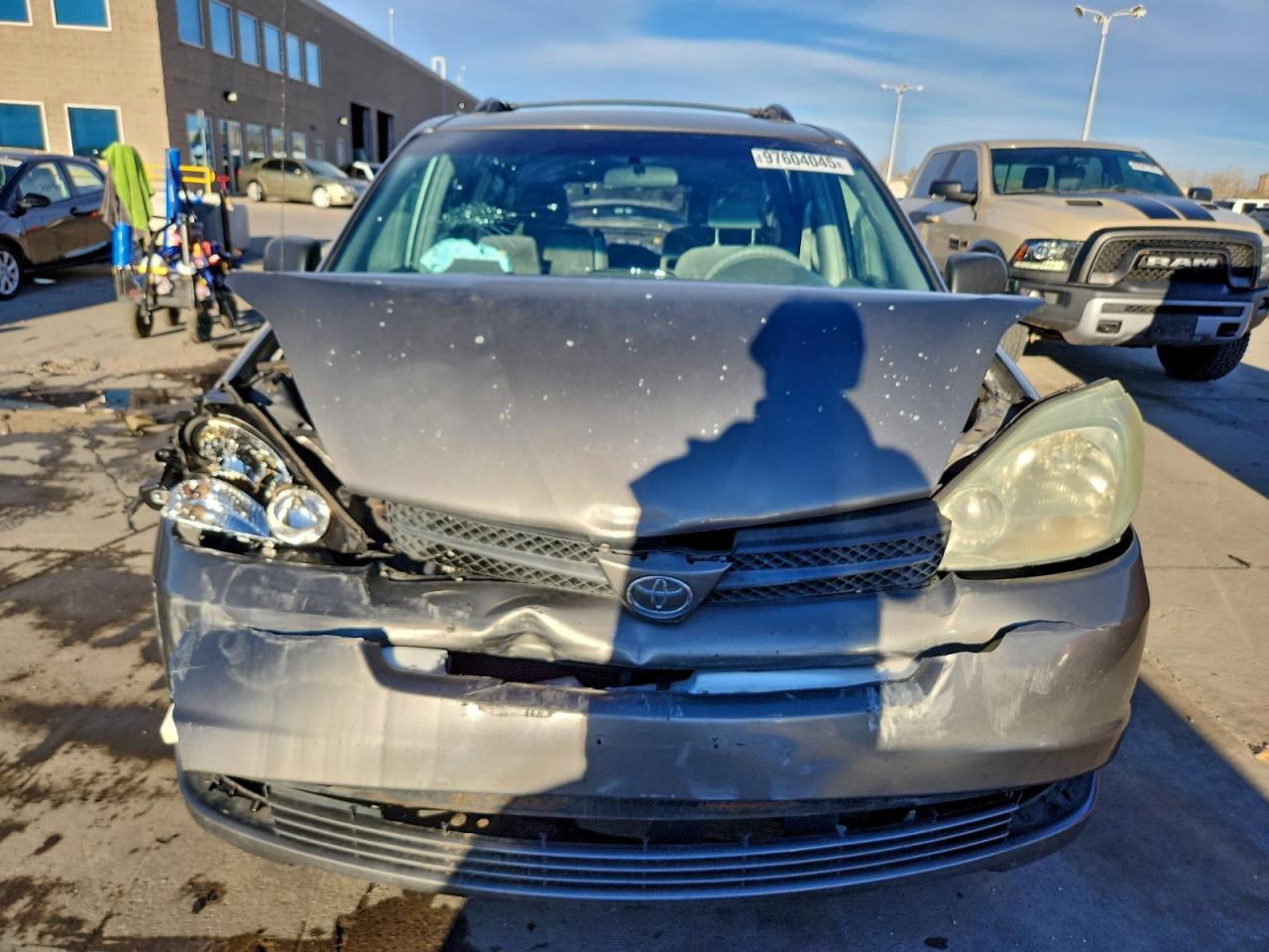 2004 TOYOTA SIENNA LE 7 PASSENGER photo 9