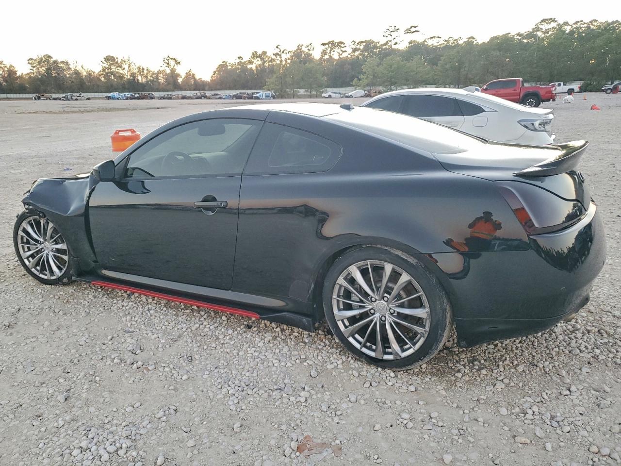 2011 INFINITI G37 photo 3