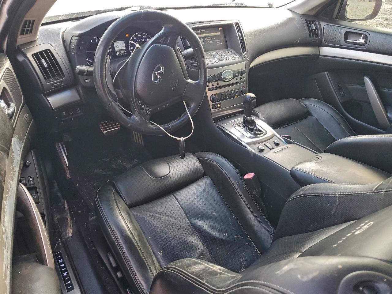 2011 INFINITI G37 photo 15