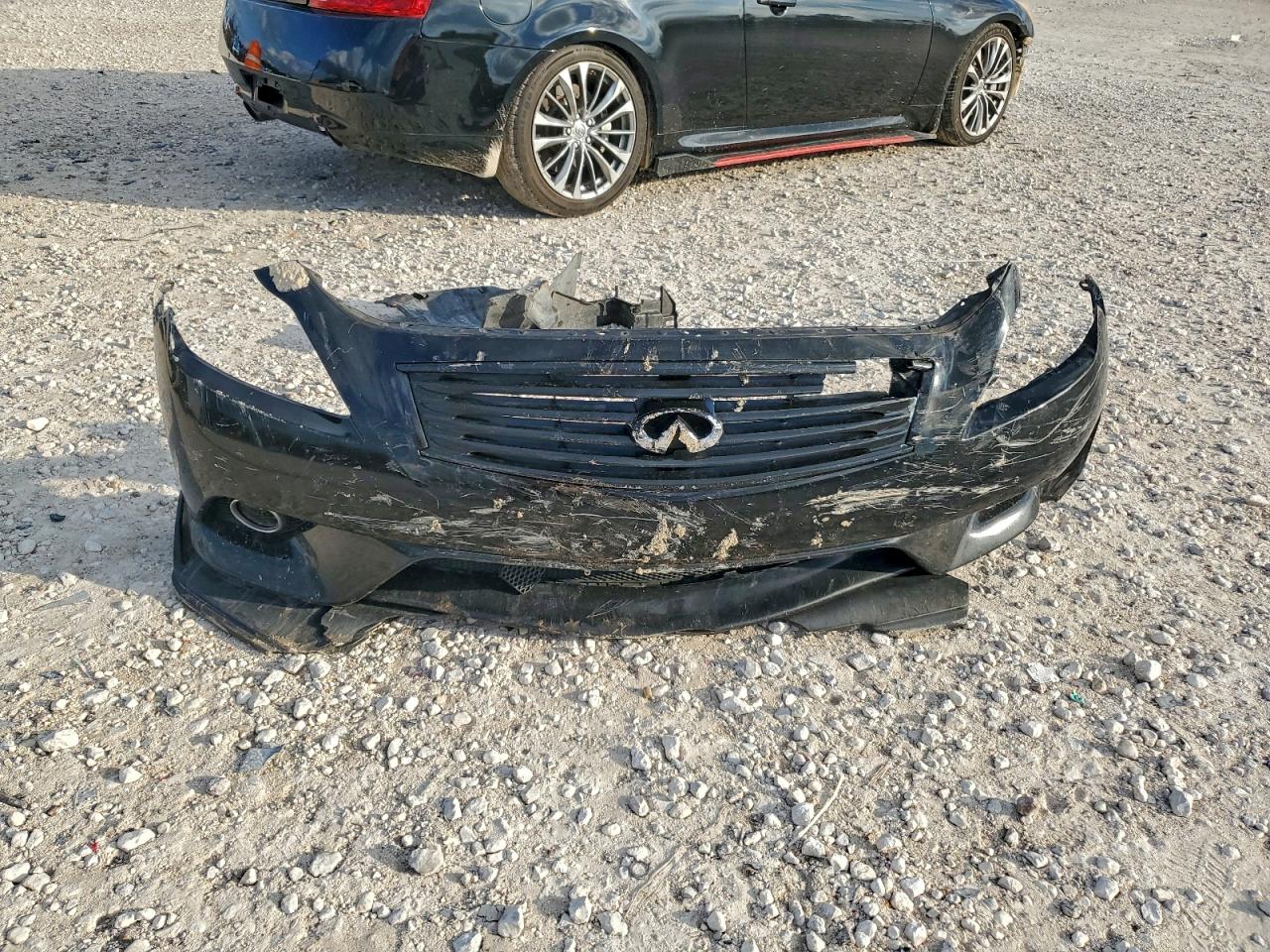 2011 INFINITI G37 photo 23