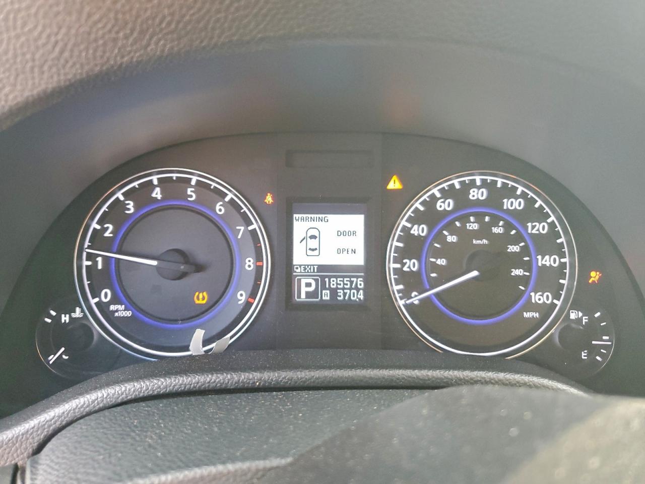 2011 INFINITI G37 photo 17