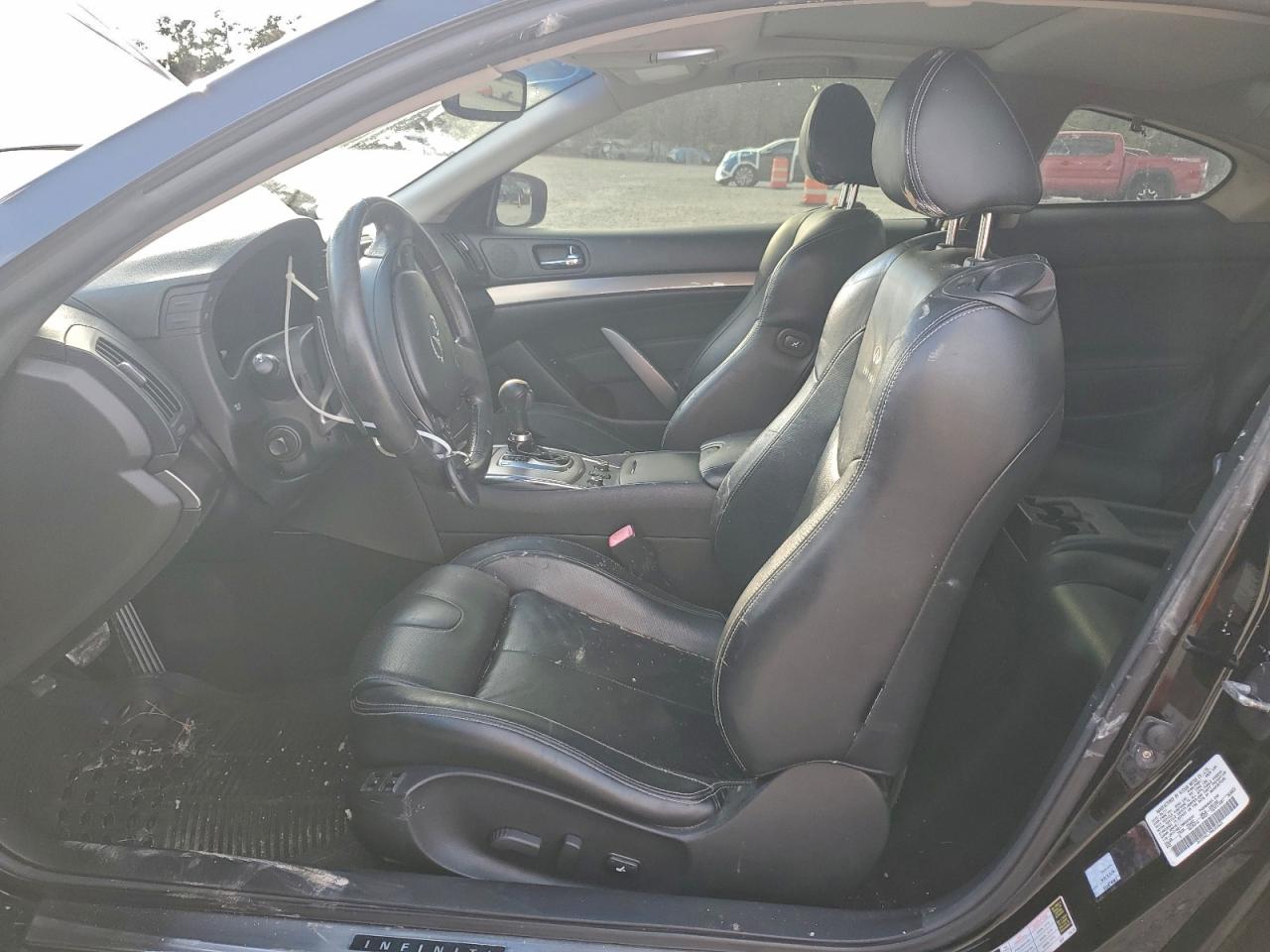 2011 INFINITI G37 photo 13