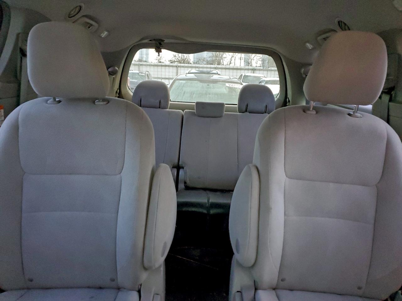 2016 TOYOTA SIENNA photo 10
