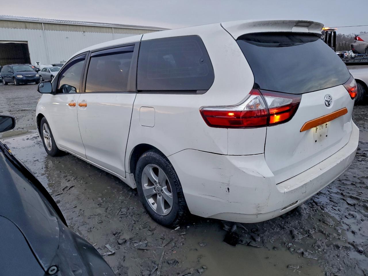 2016 TOYOTA SIENNA photo 2