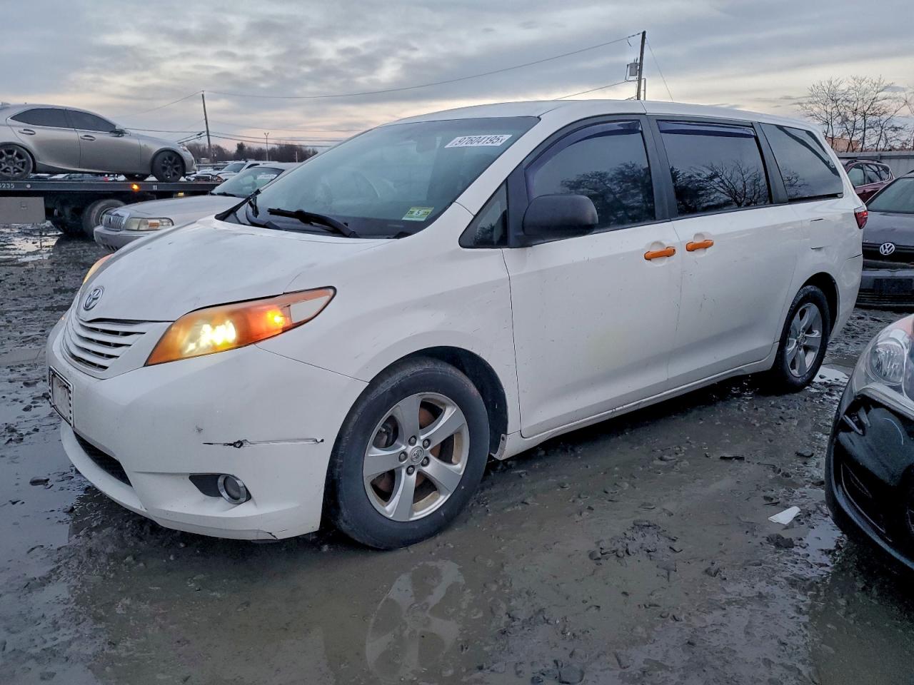 2016 TOYOTA SIENNA