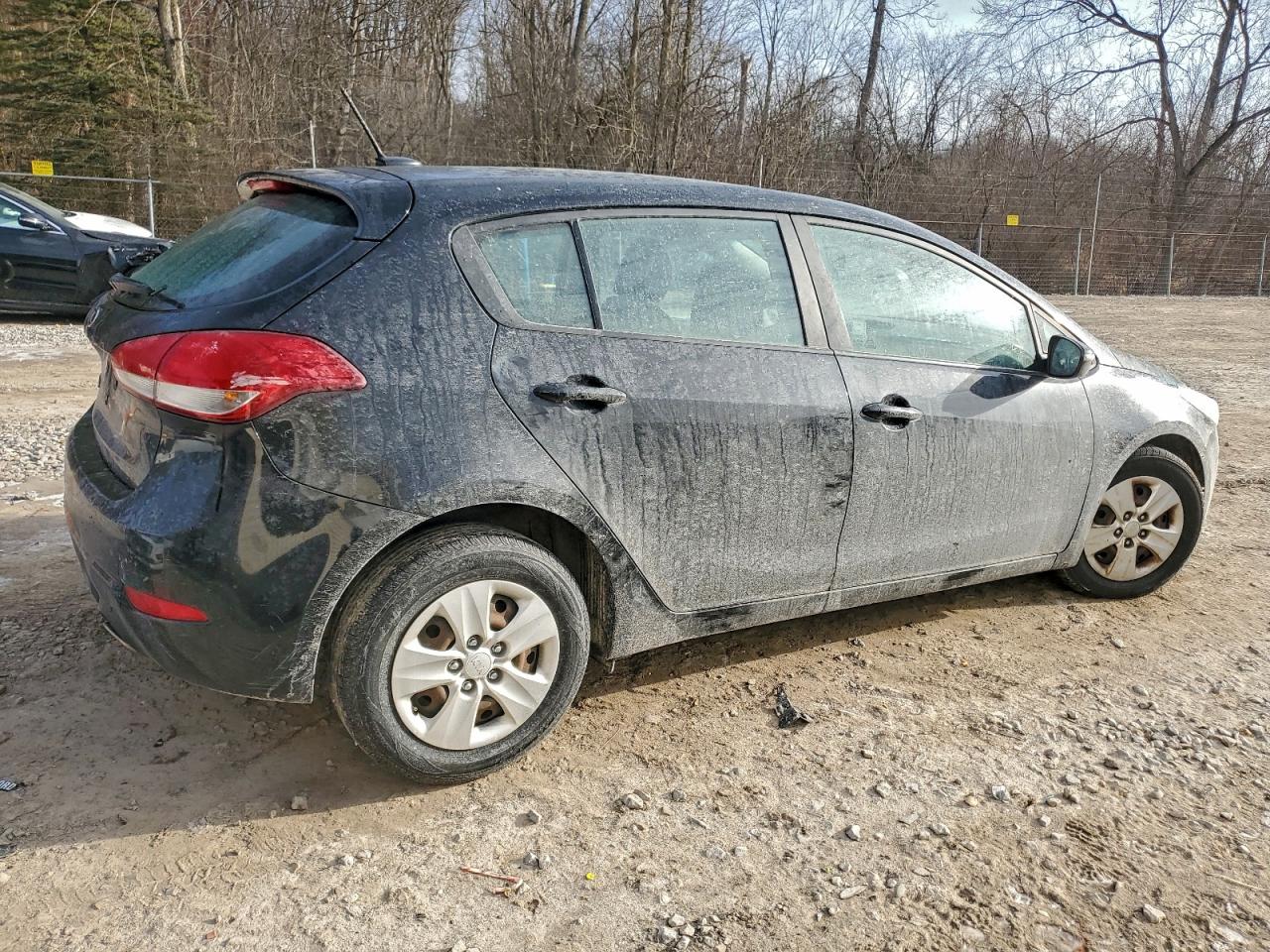 2017 KIA FORTE LX photo 3
