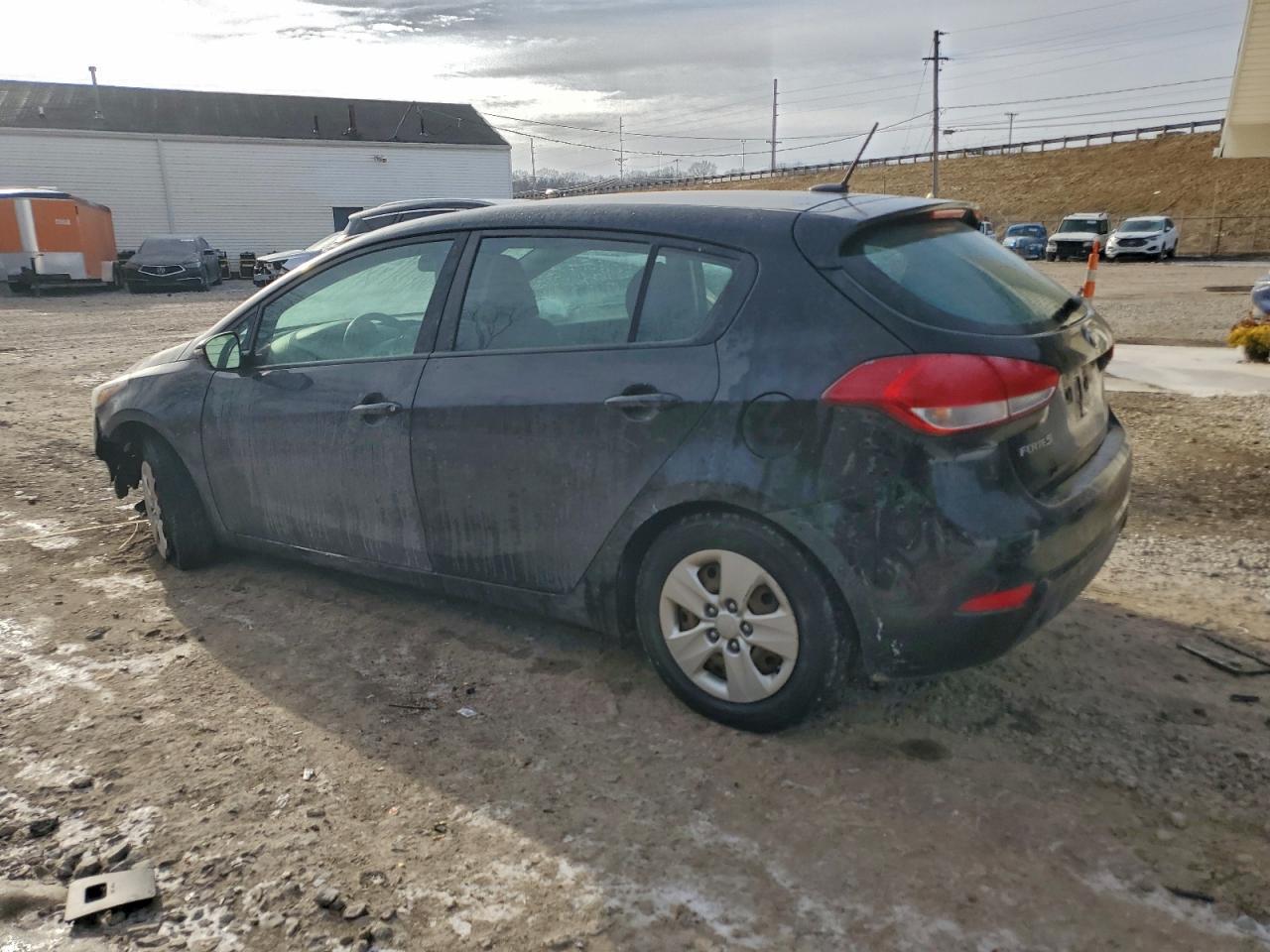 2017 KIA FORTE LX photo 2