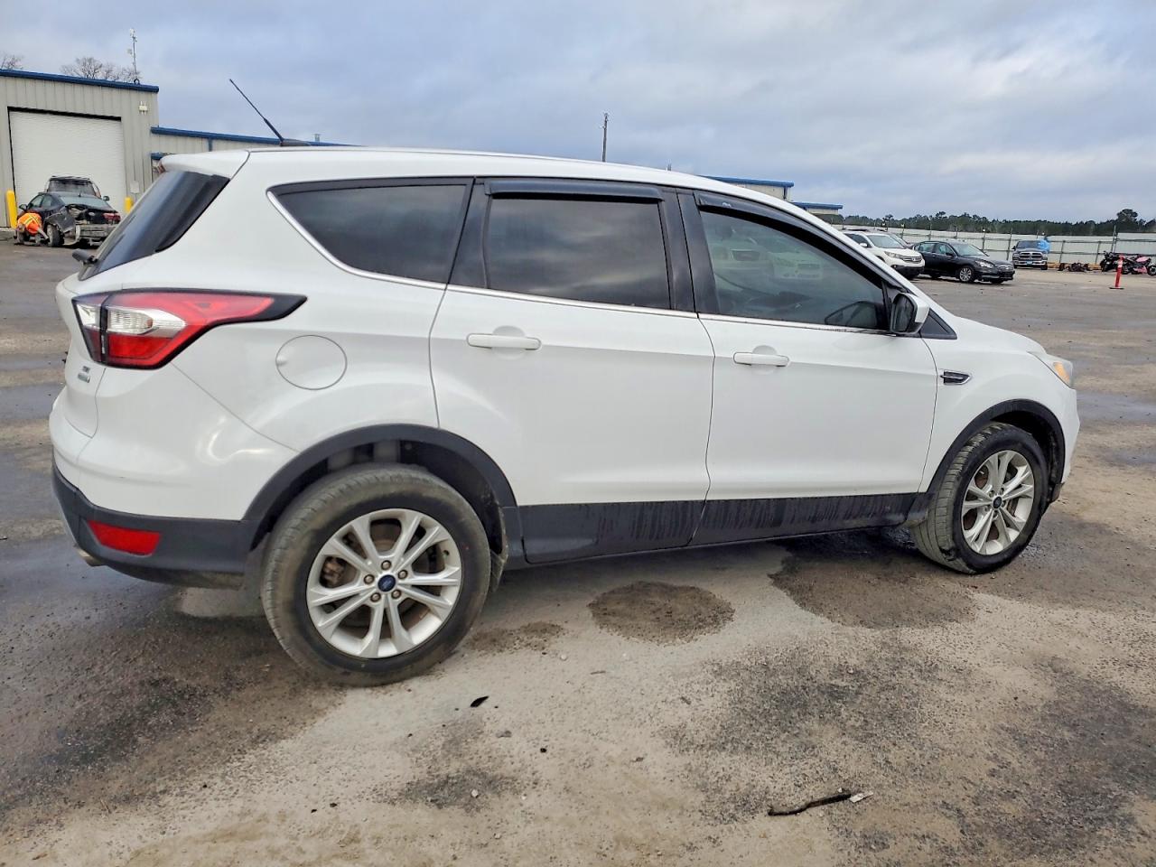 2017 FORD ESCAPE SE photo 3