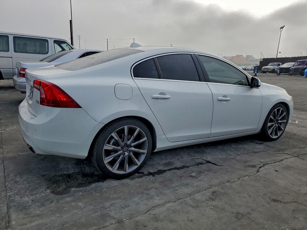 2015 VOLVO S60 PREMIER photo 5
