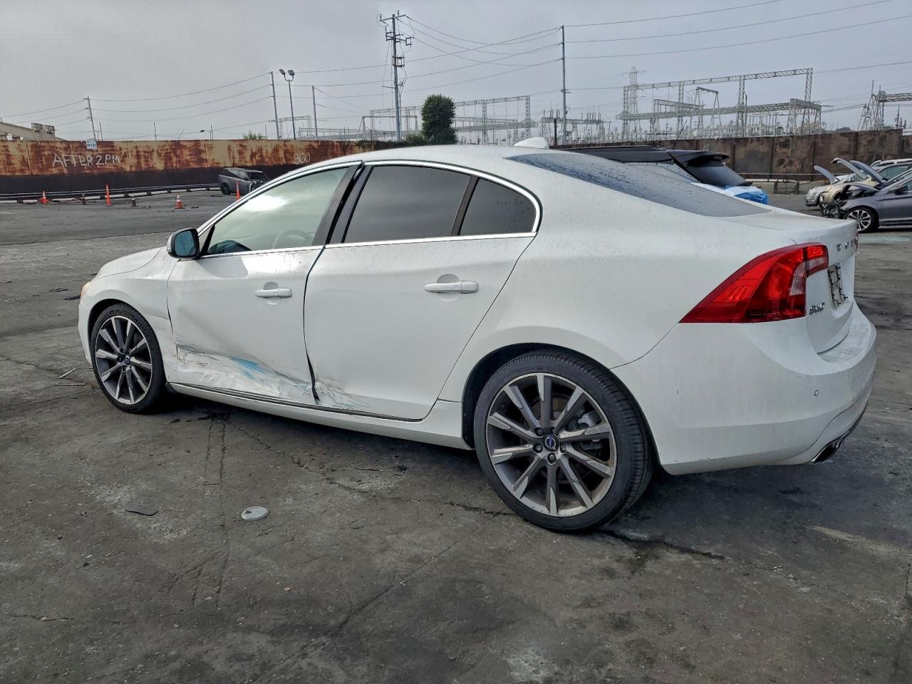 2015 VOLVO S60 PREMIER photo 3