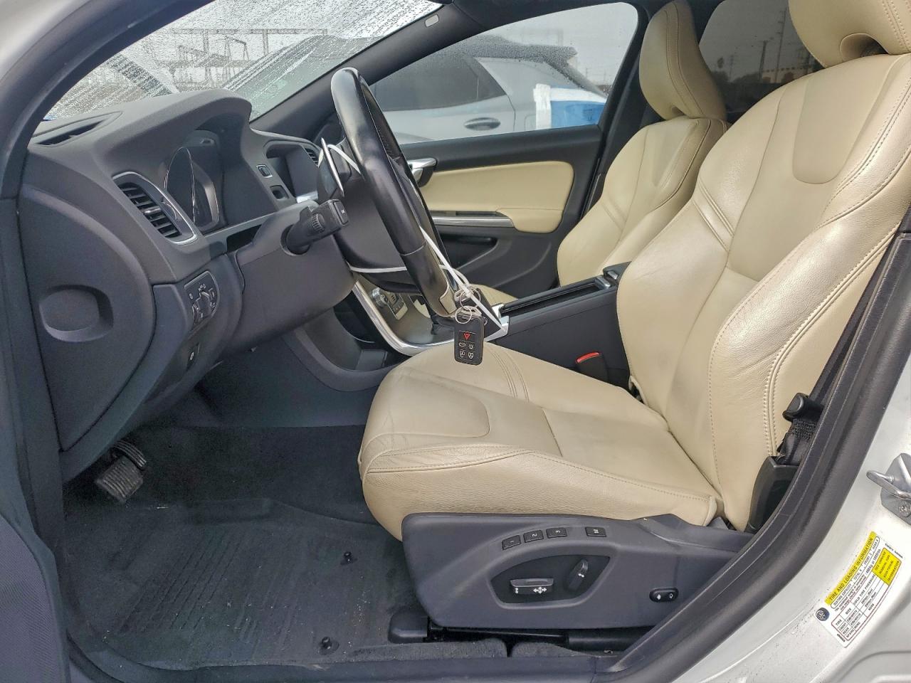 2015 VOLVO S60 PREMIER photo 13