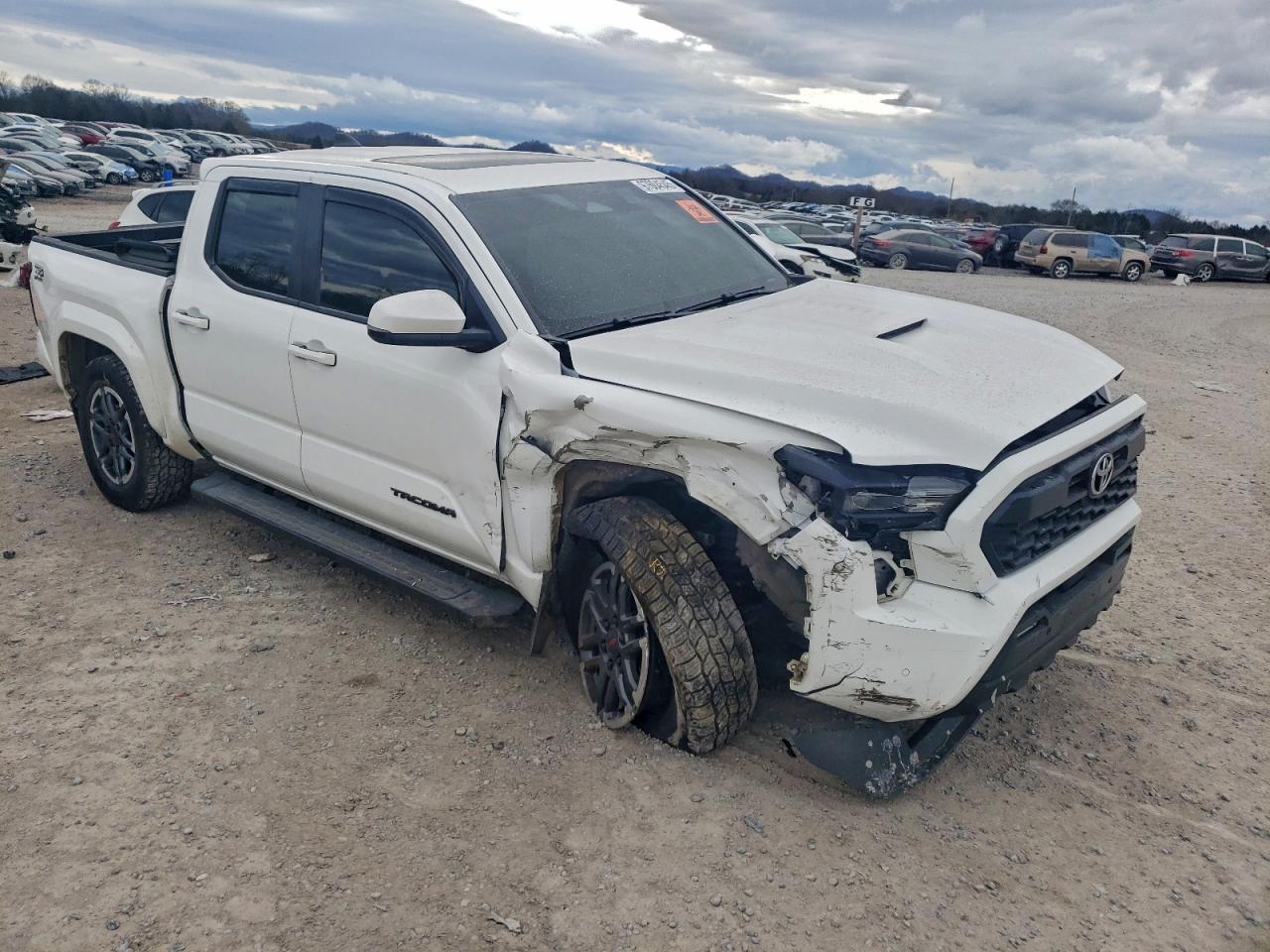 2024 TOYOTA TACOMA DOUBLE CAB photo 4