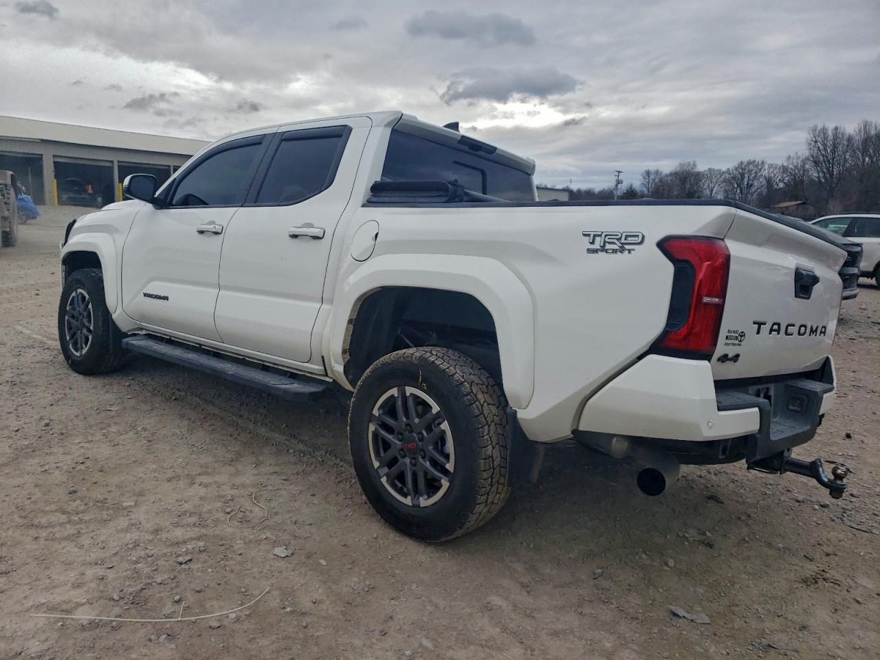 2024 TOYOTA TACOMA DOUBLE CAB photo 2