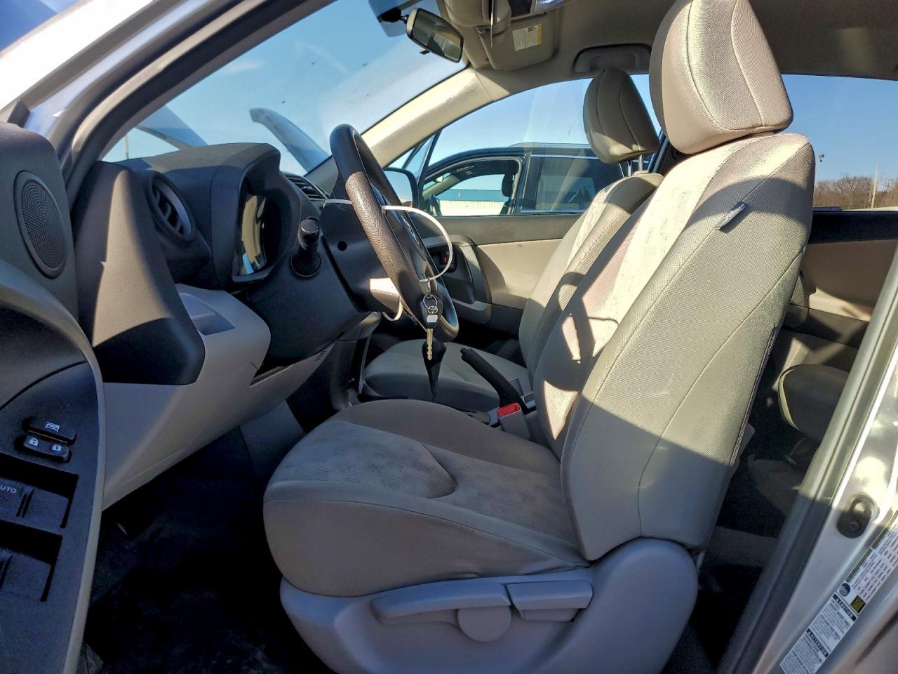 2010 TOYOTA RAV4 photo 7