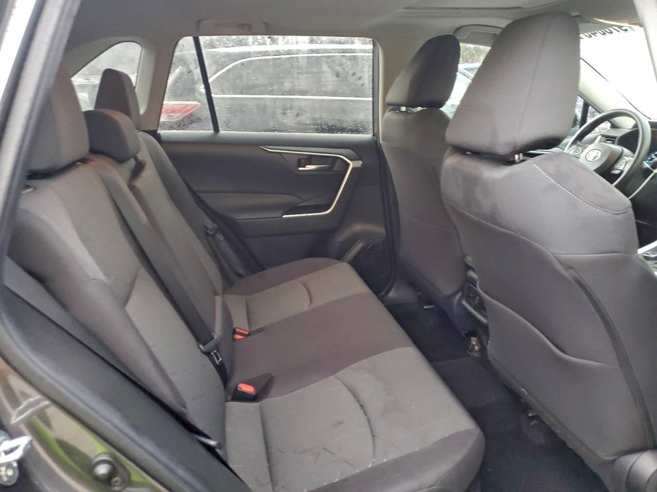 2021 TOYOTA RAV4 XLE photo 11