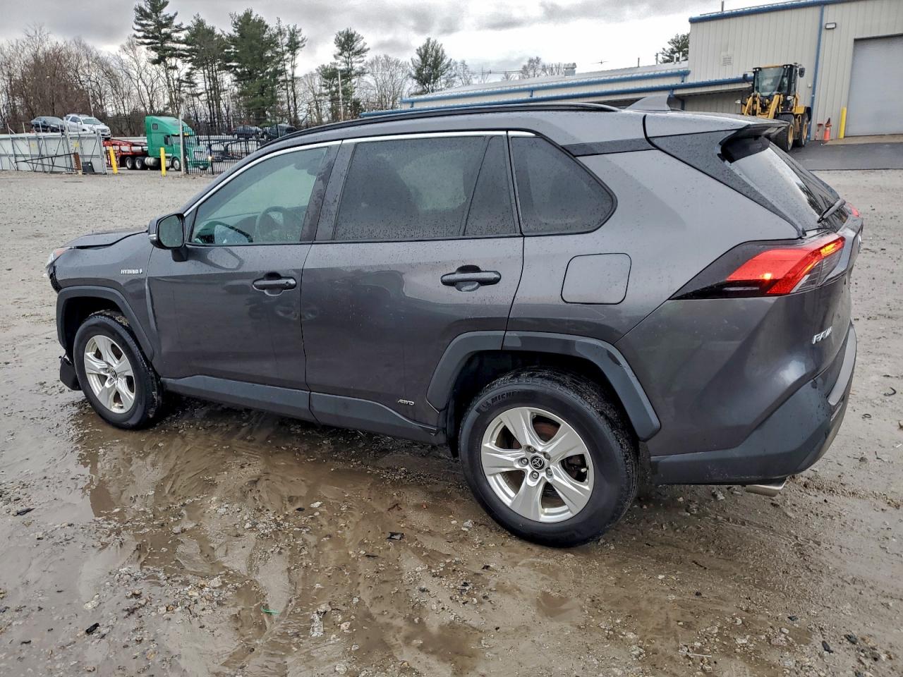 2021 TOYOTA RAV4 XLE photo 2