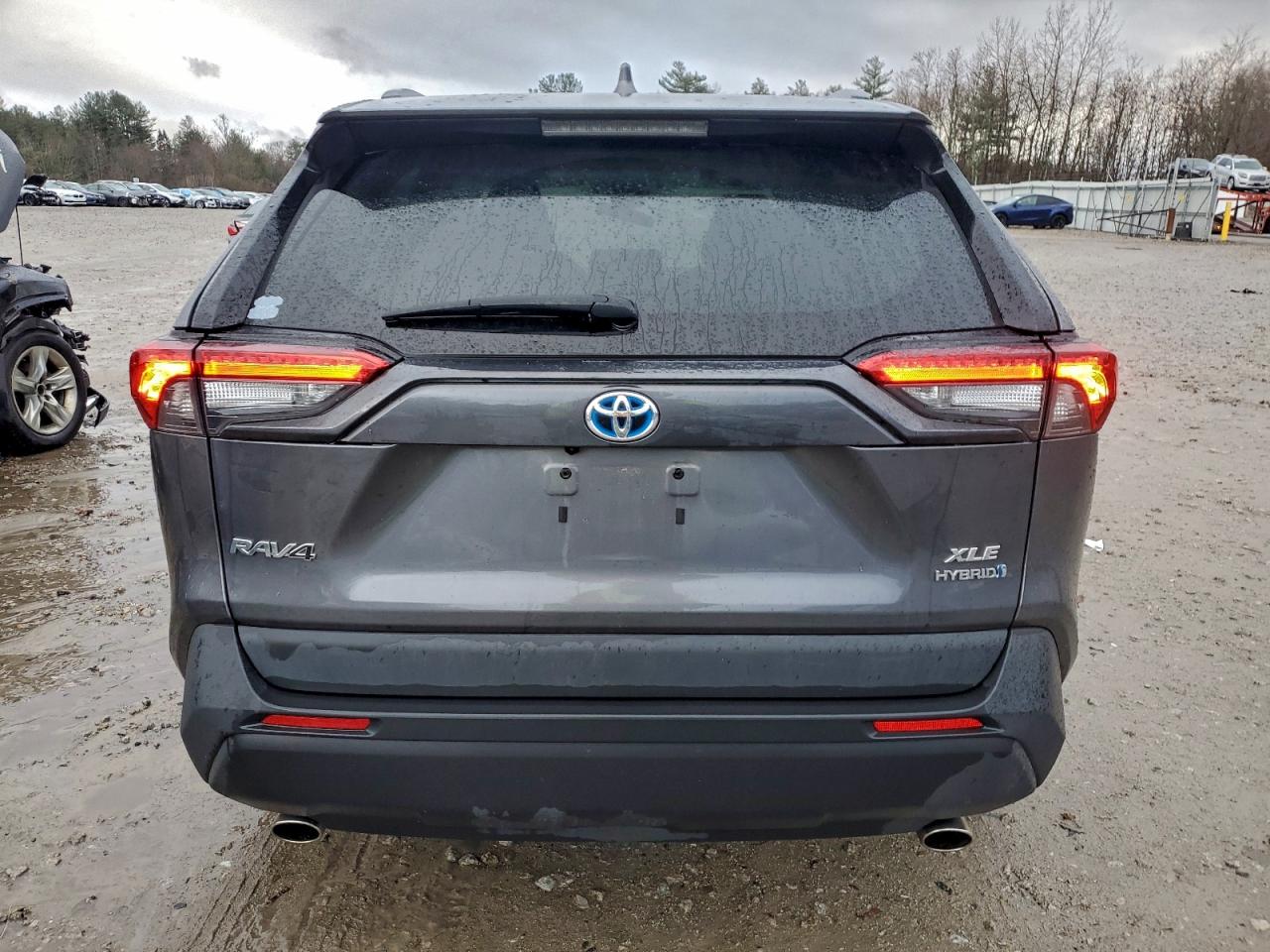 2021 TOYOTA RAV4 XLE photo 6