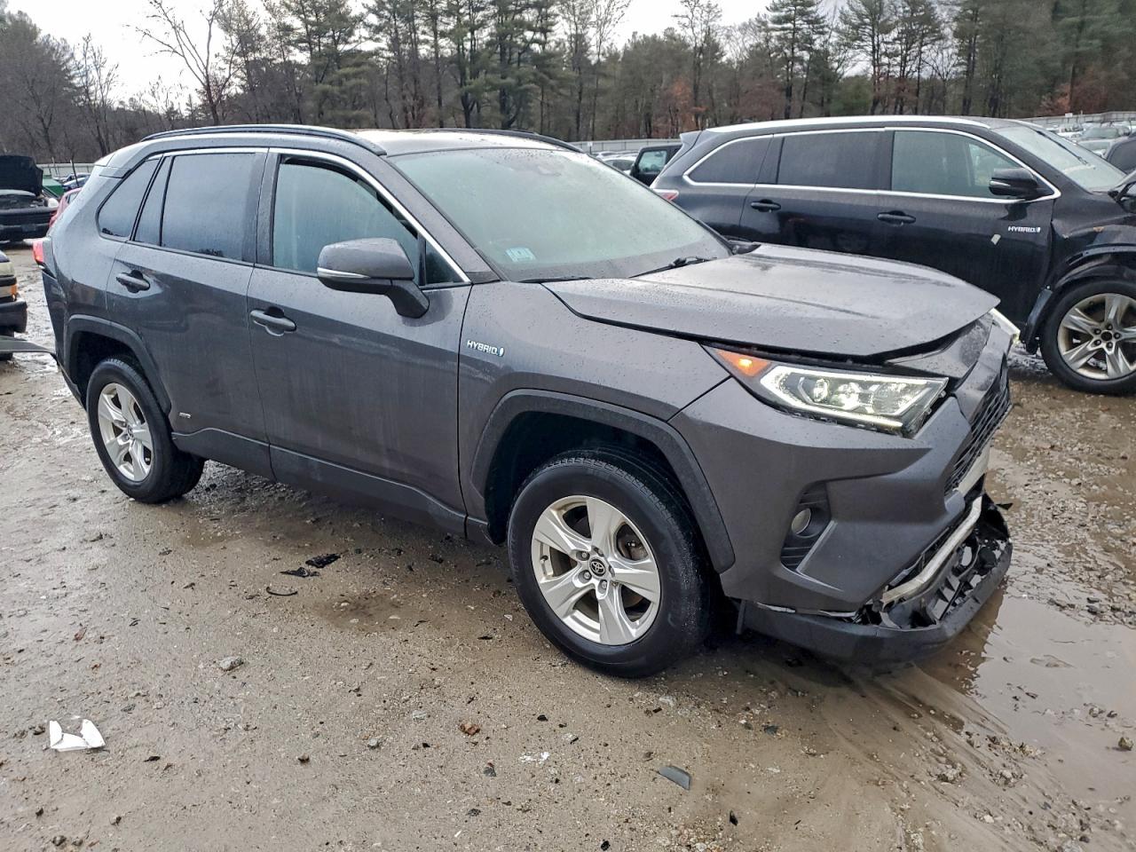 2021 TOYOTA RAV4 XLE photo 4