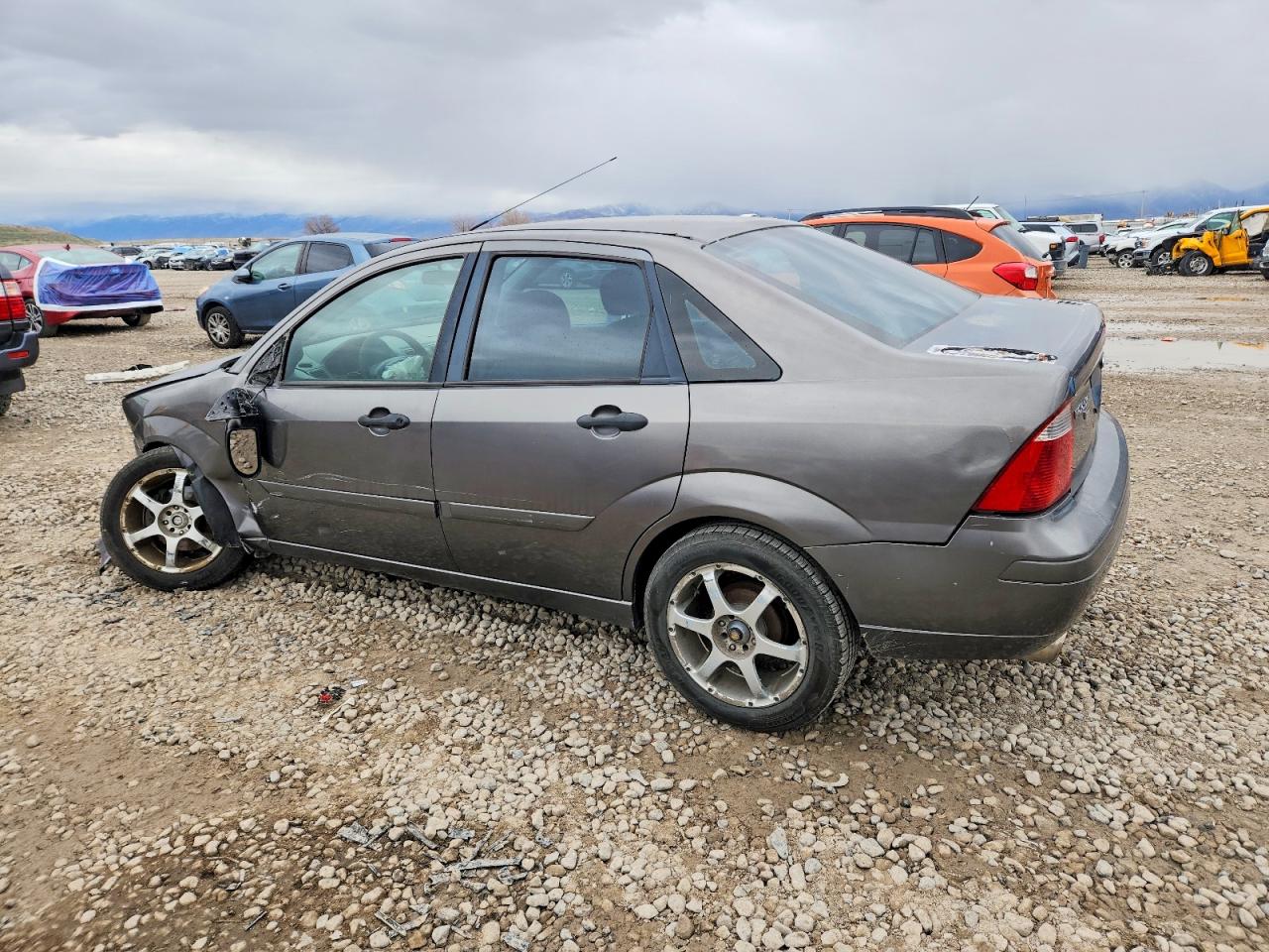 2007 FORD FOCUS ZX4 photo 2