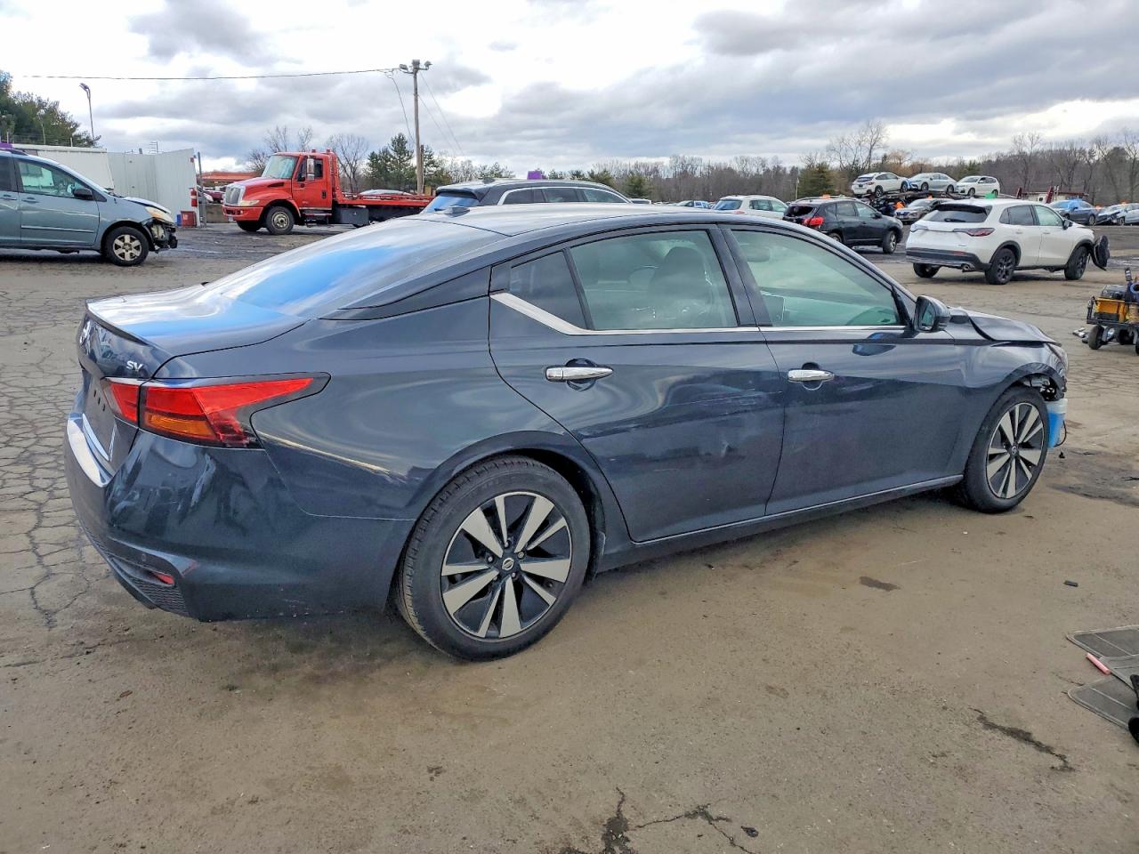 2019 NISSAN ALTIMA SV photo 3