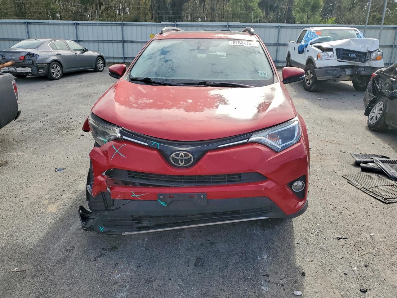 2017 TOYOTA RAV4 XLE photo 5