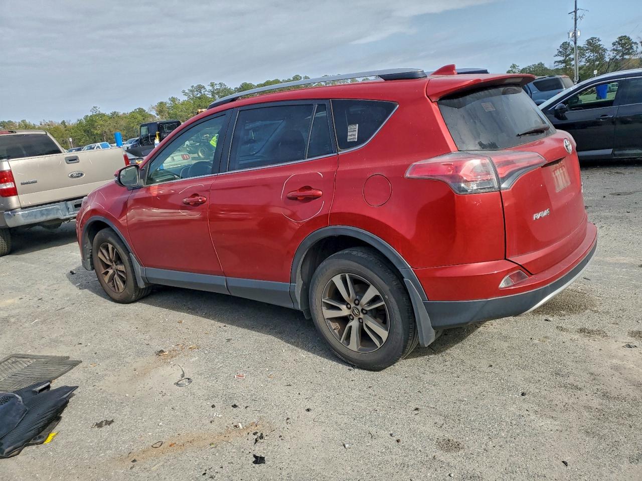 2017 TOYOTA RAV4 XLE photo 2