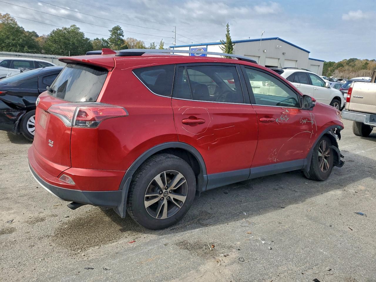2017 TOYOTA RAV4 XLE photo 3