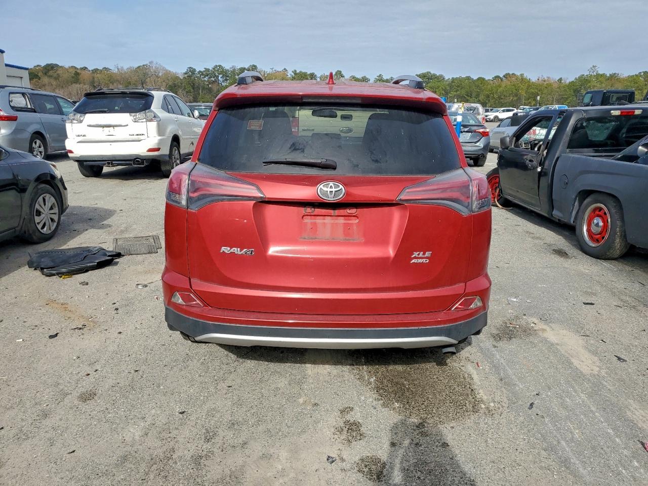 2017 TOYOTA RAV4 XLE photo 6