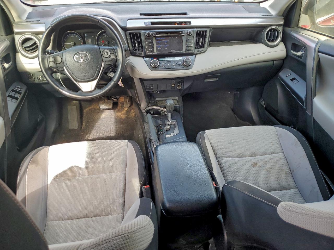 2017 TOYOTA RAV4 XLE photo 8