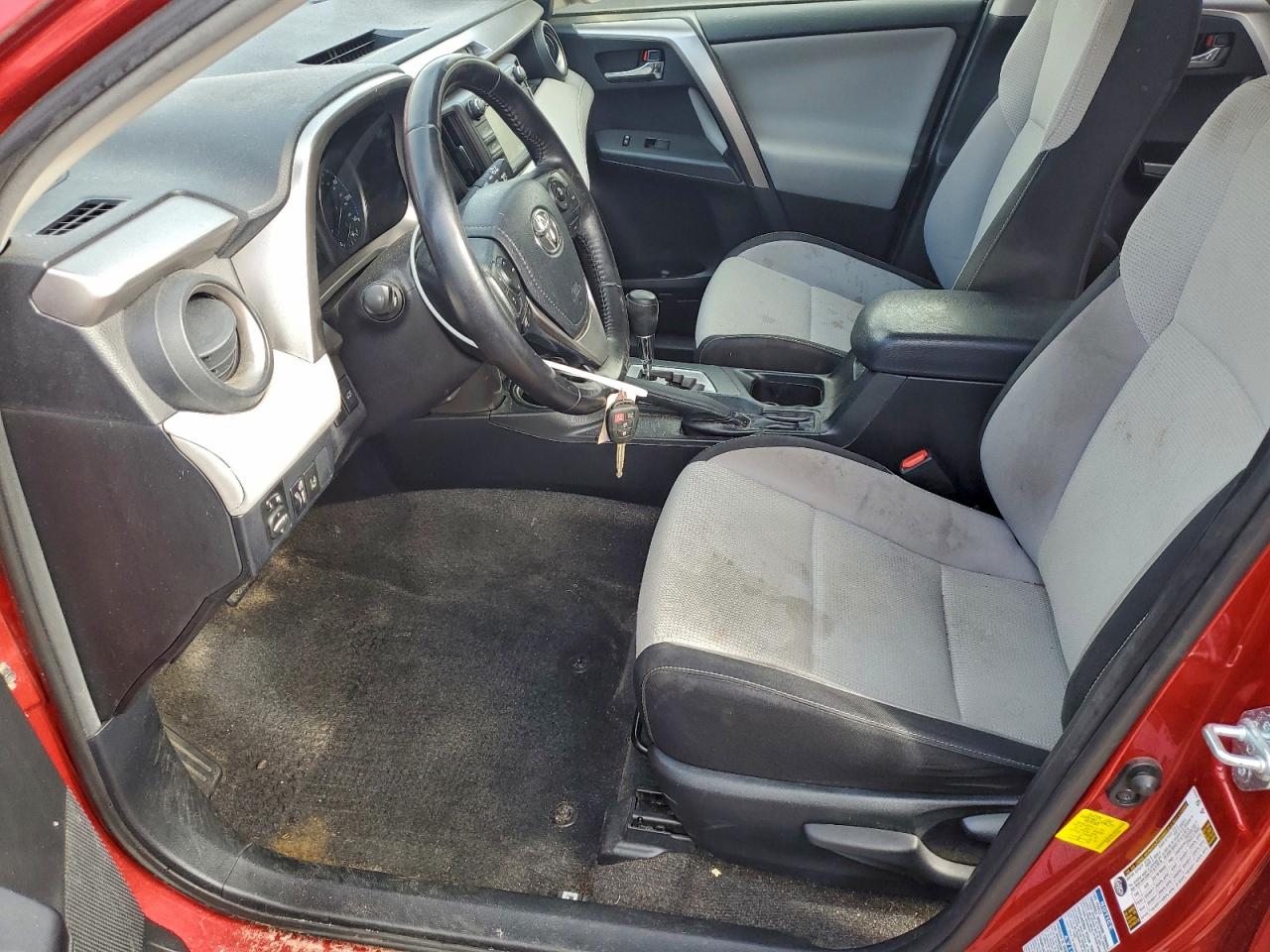 2017 TOYOTA RAV4 XLE photo 7
