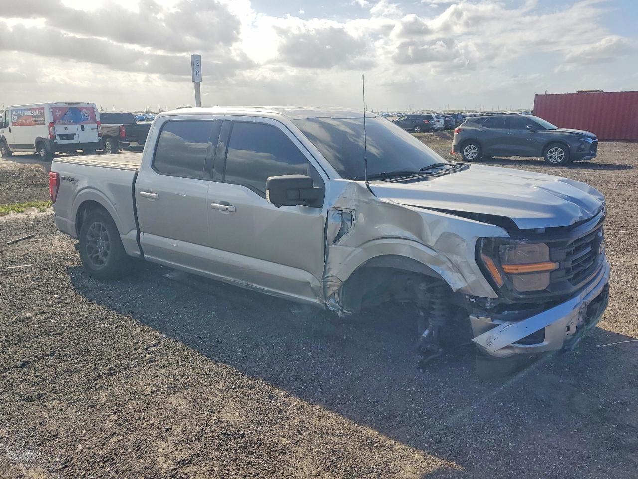 2024 FORD F150 XLT photo 4