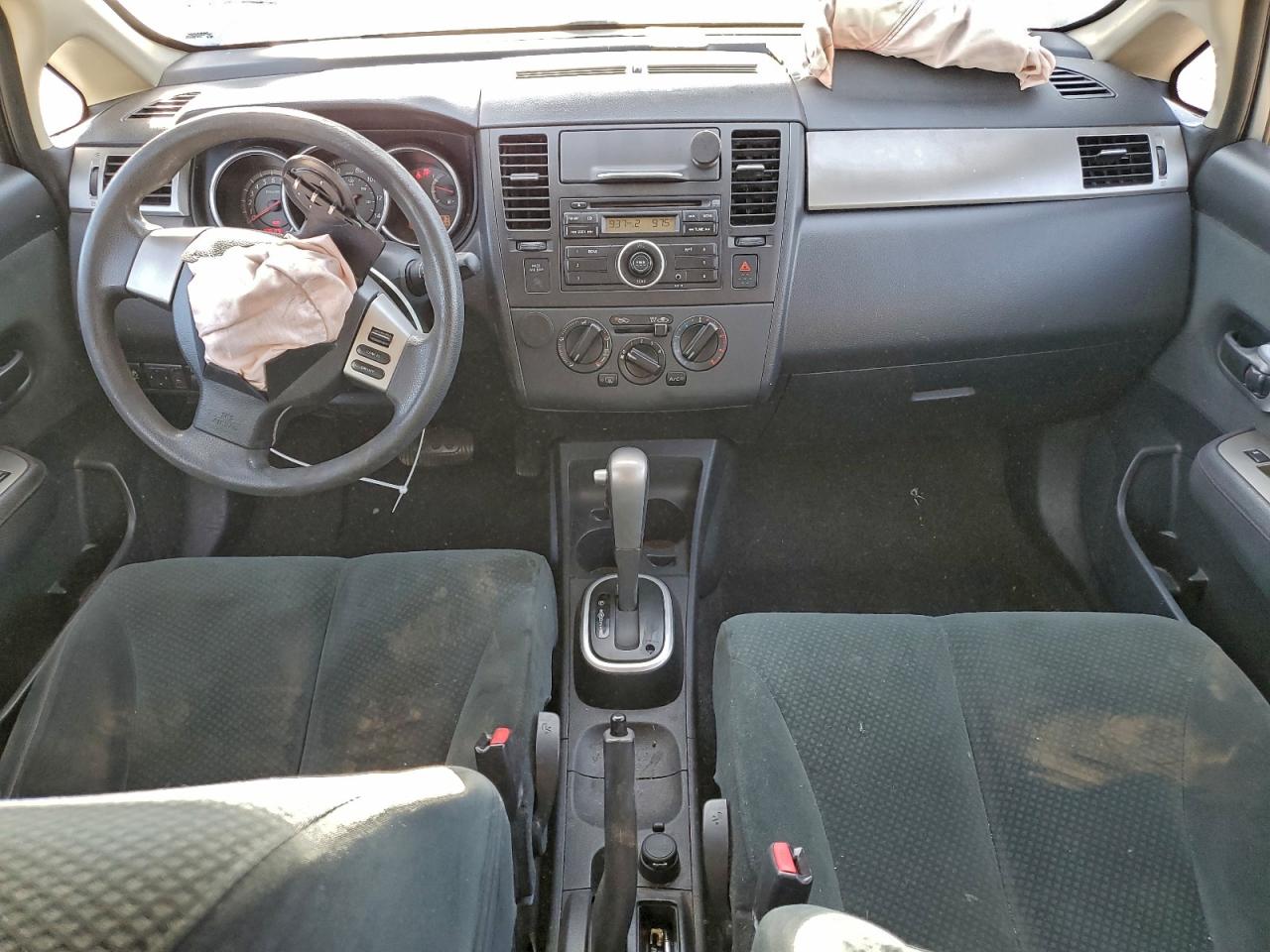 2011 NISSAN VERSA S photo 8
