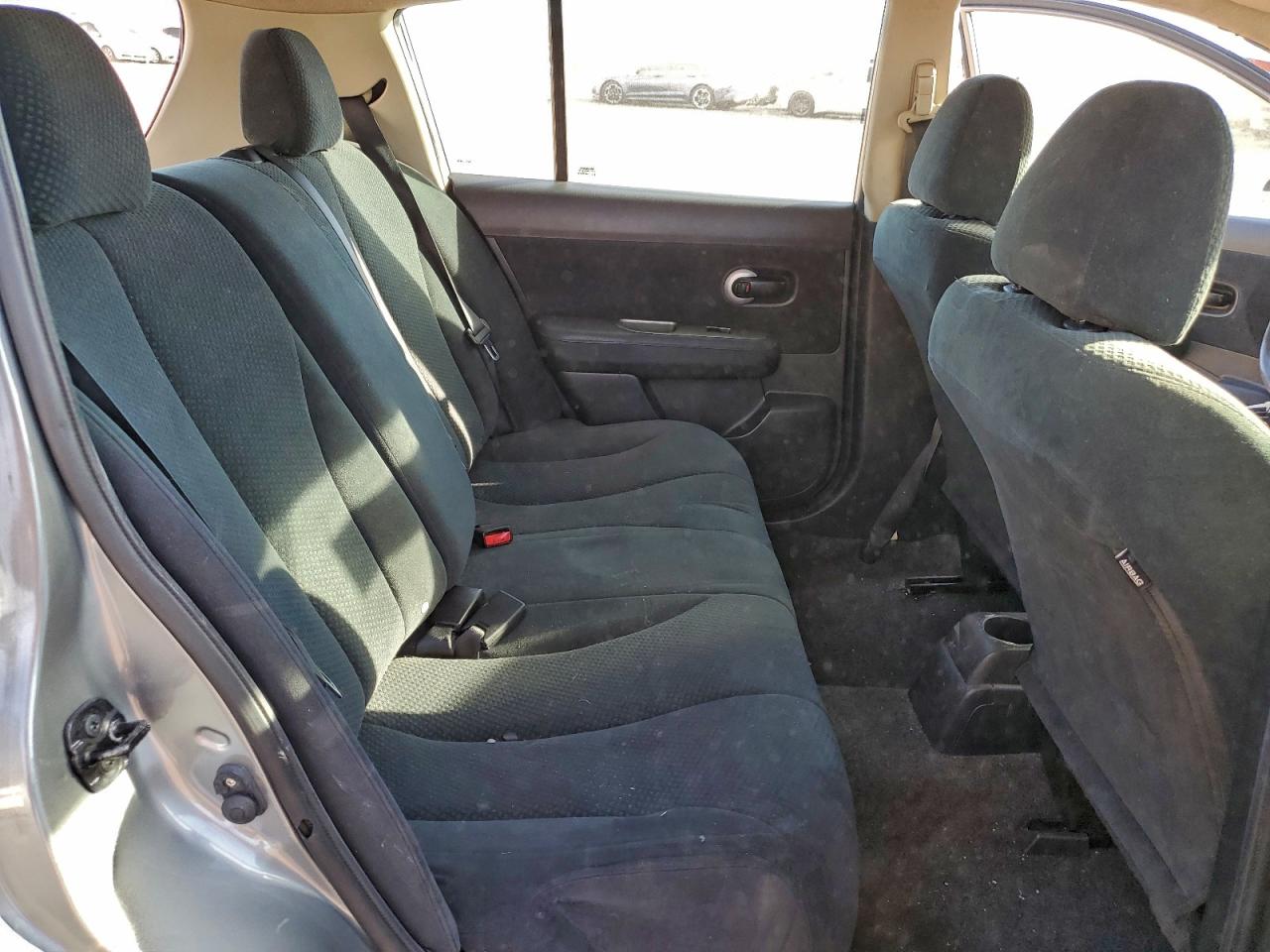 2011 NISSAN VERSA S photo 10