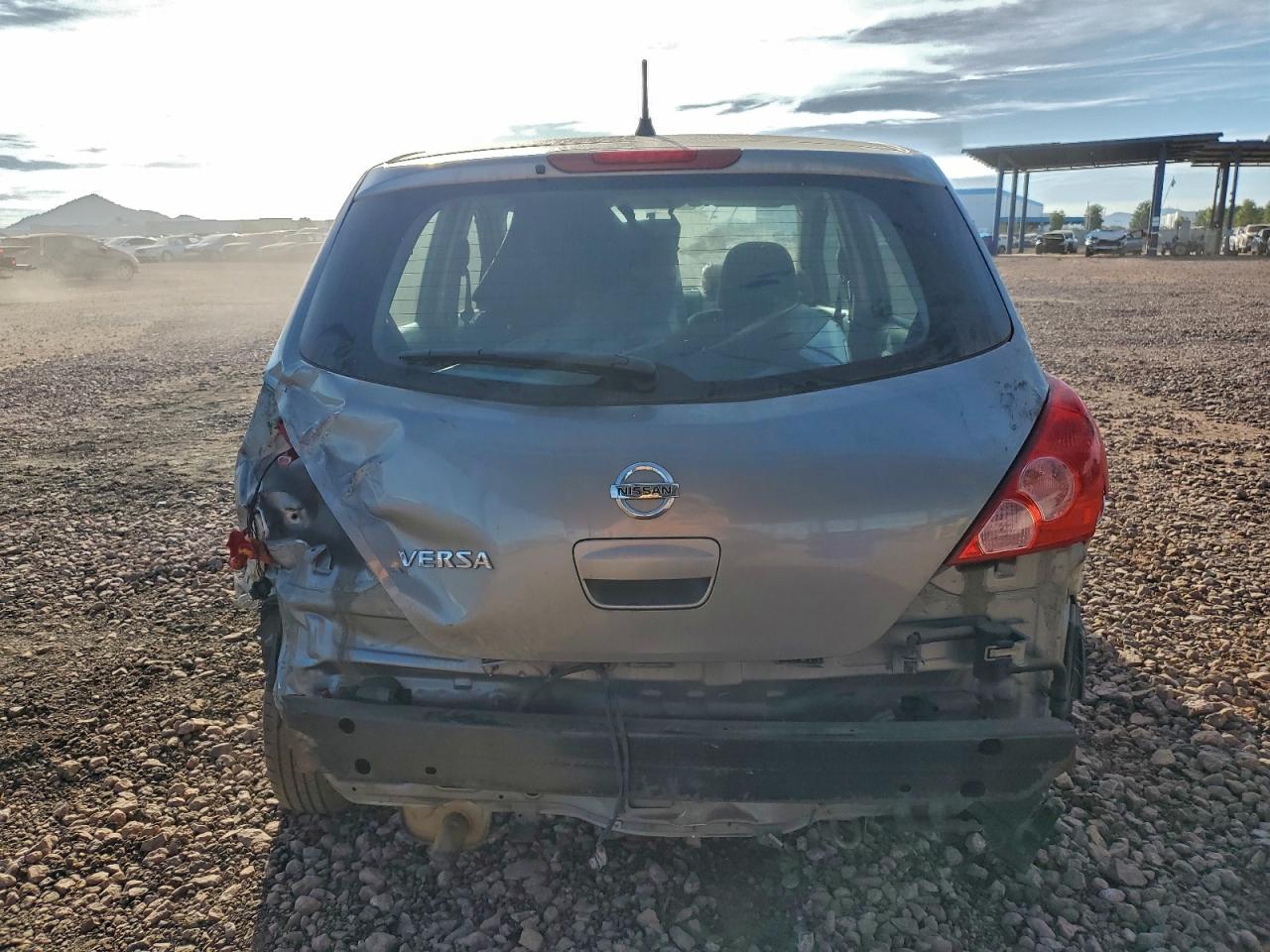 2011 NISSAN VERSA S photo 6