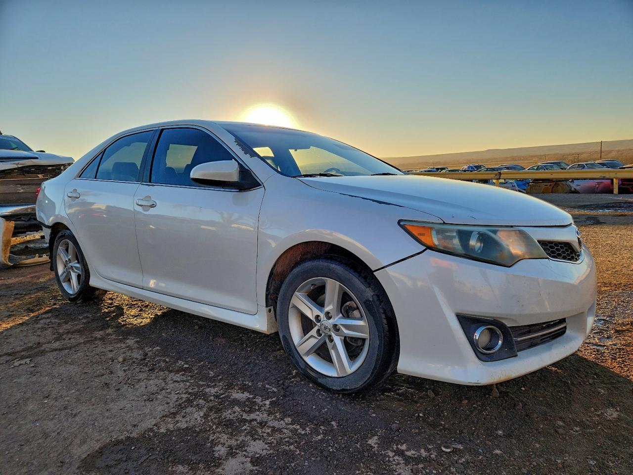 2014 TOYOTA CAMRY L photo 4