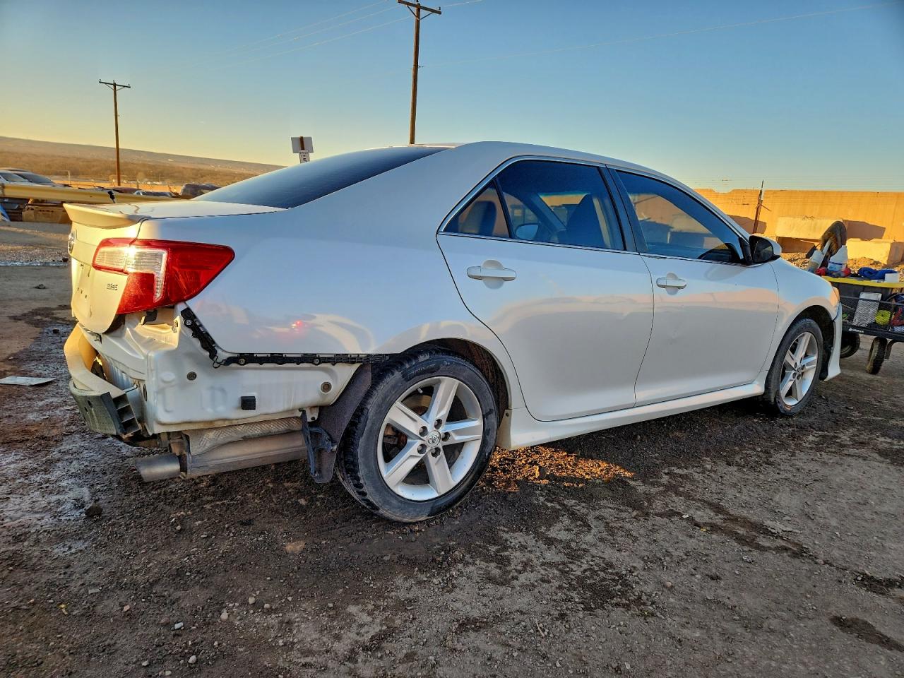 2014 TOYOTA CAMRY L photo 3