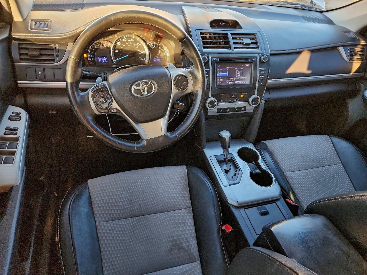 2014 TOYOTA CAMRY L photo 8