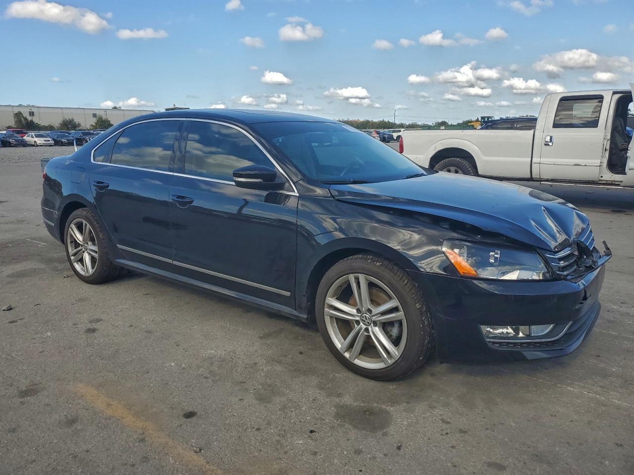 2015 VOLKSWAGEN PASSAT SE photo 4