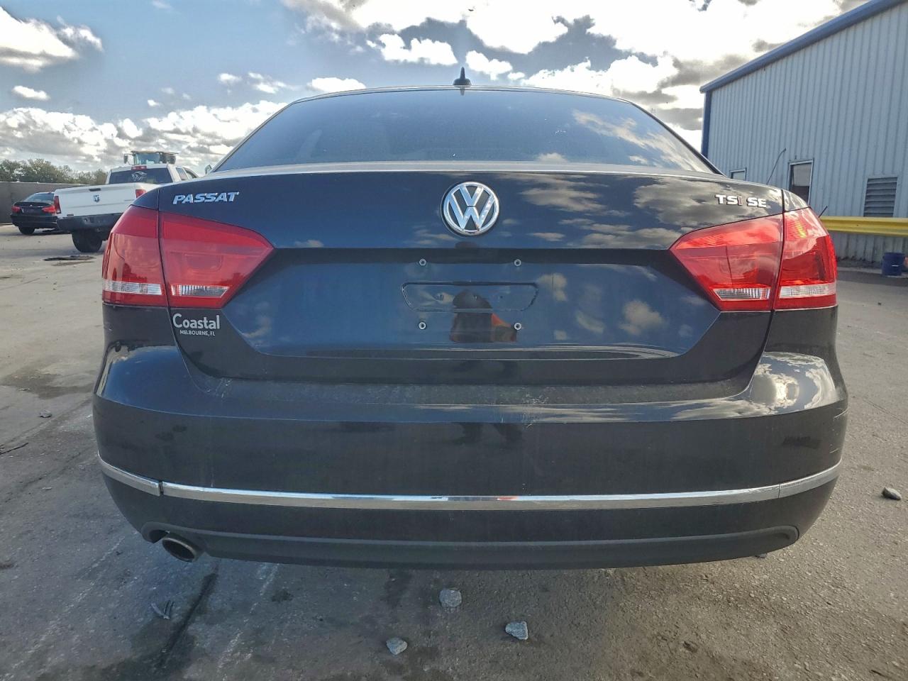 2015 VOLKSWAGEN PASSAT SE photo 6