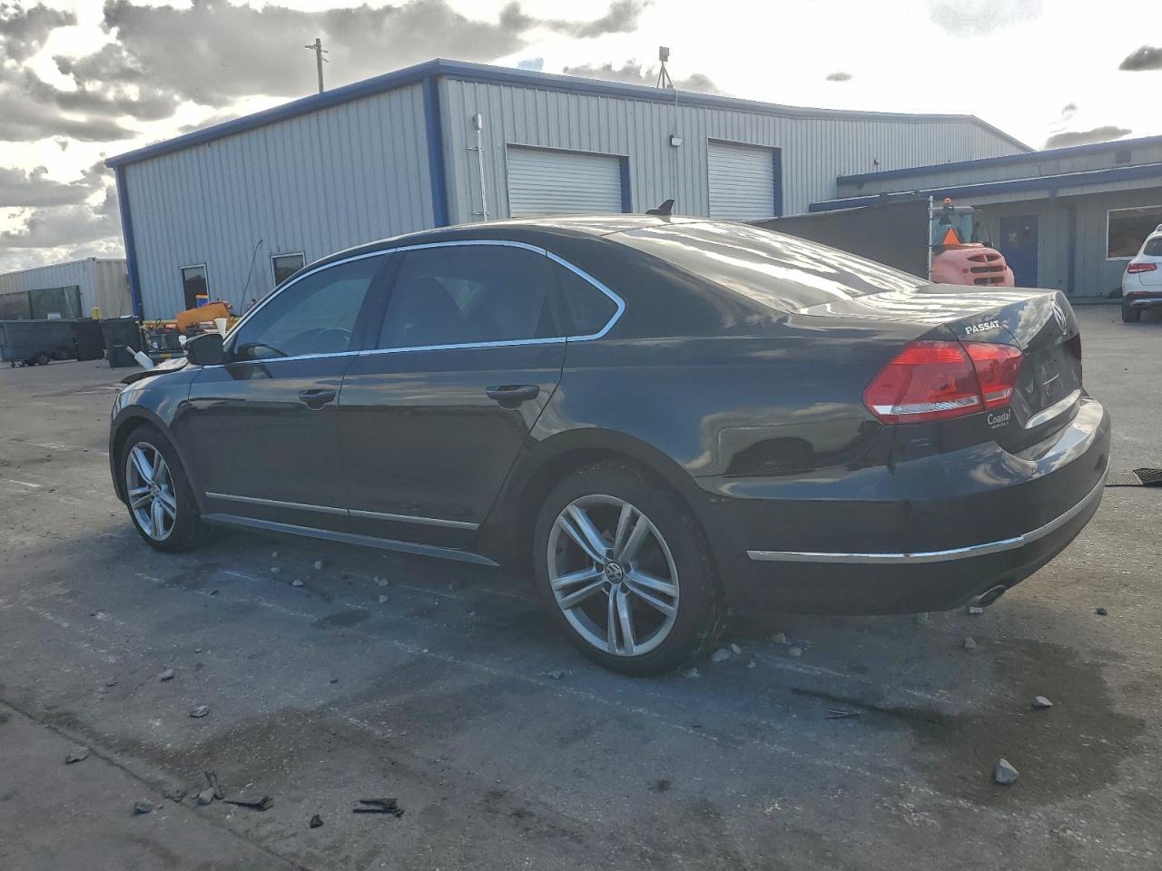 2015 VOLKSWAGEN PASSAT SE photo 2